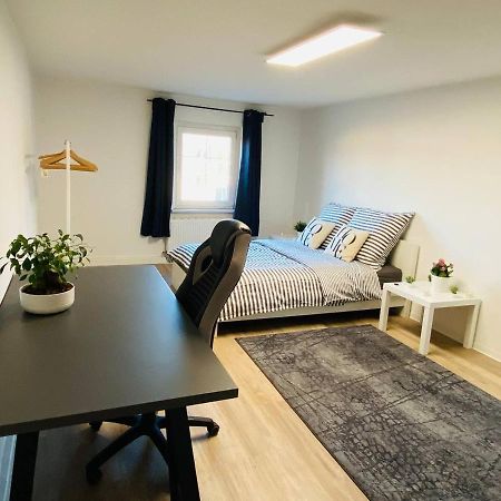 Xxl Ruhiges Sofa Freital Am Fluss Dresden Apartment Bagian luar foto